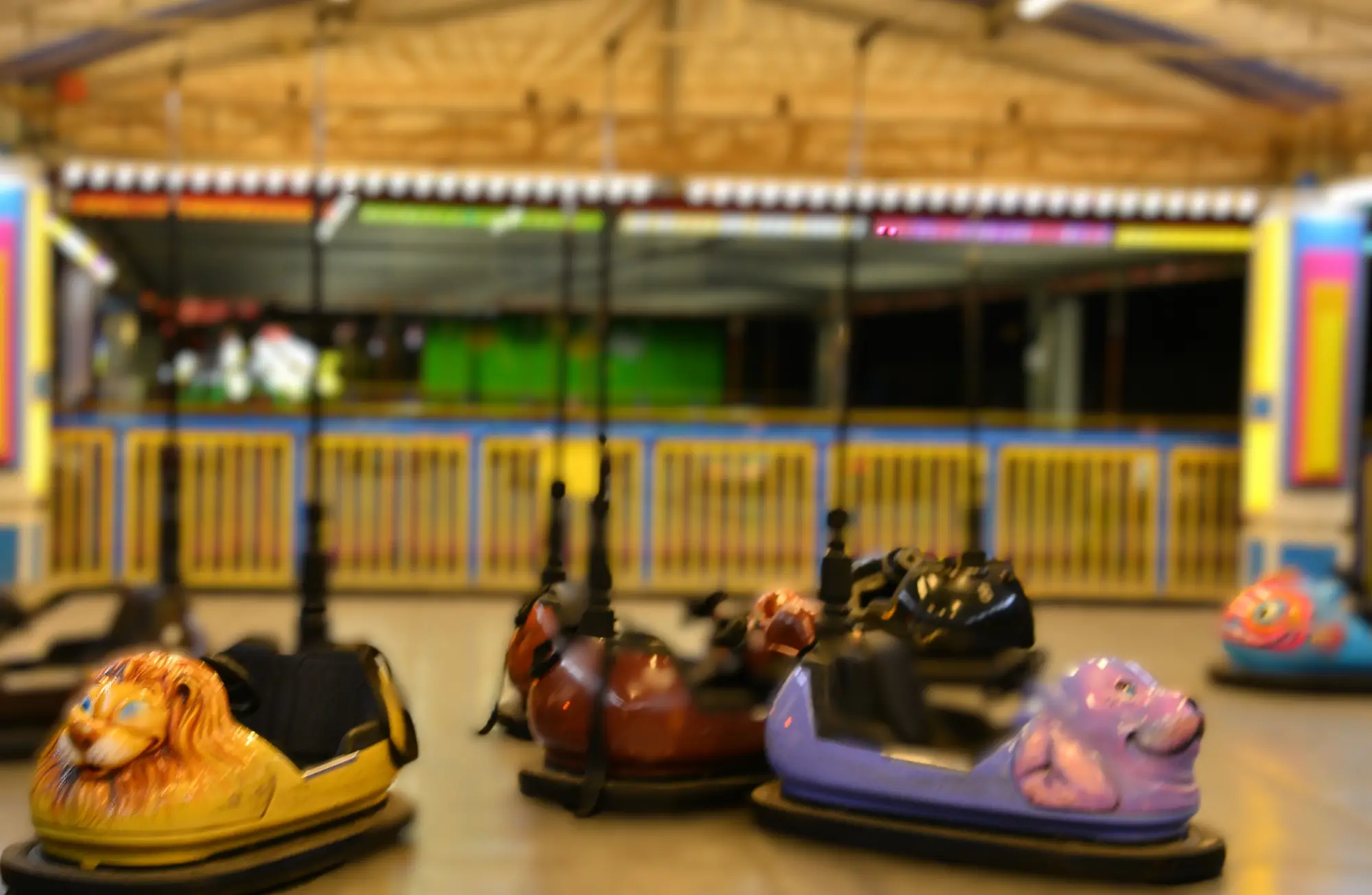 מיני מכוניות מתנגשות 73