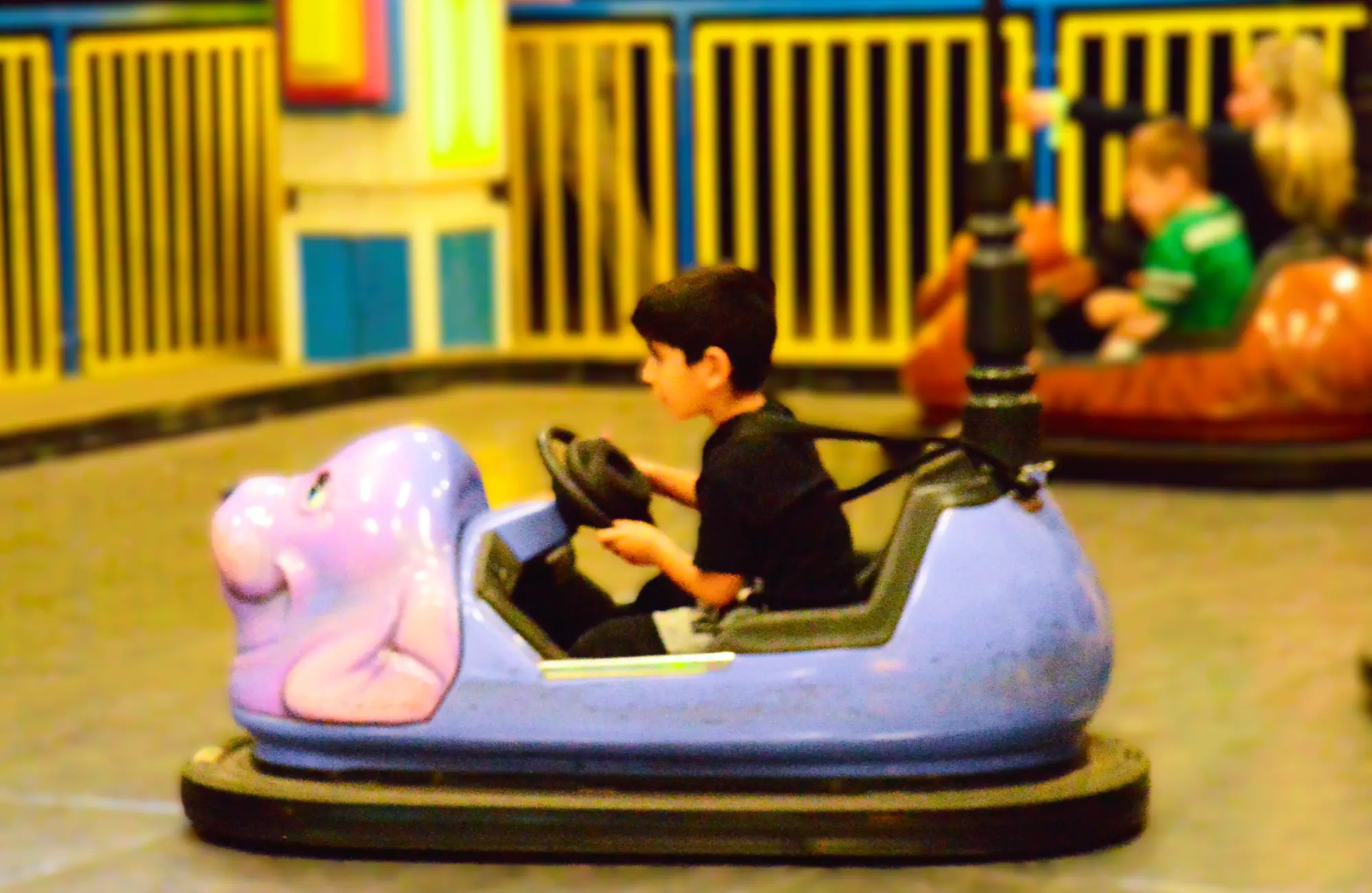 מיני מכוניות מתנגשות 76