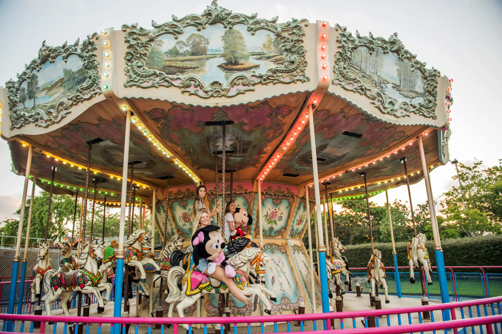 קרוסלת הסוסים סופרלנד (2)