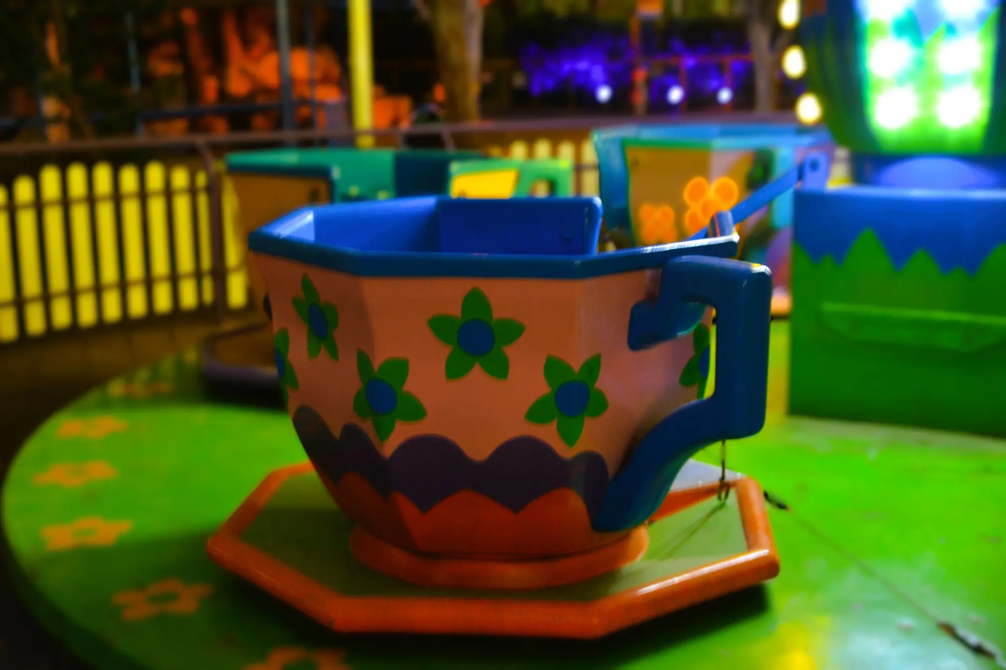 קרוסלת הספלים (5)